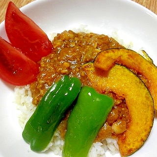 夏野菜で彩った大豆入りキーマカレー